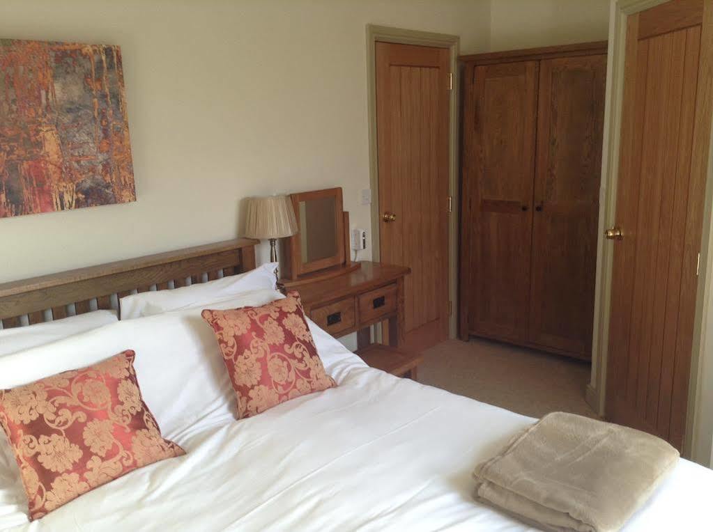 Cross Keys Inn Lydford-on-Fosse ภายนอก รูปภาพ
